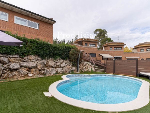 Piscina privada con servicios exclusivos en Sant Cugat