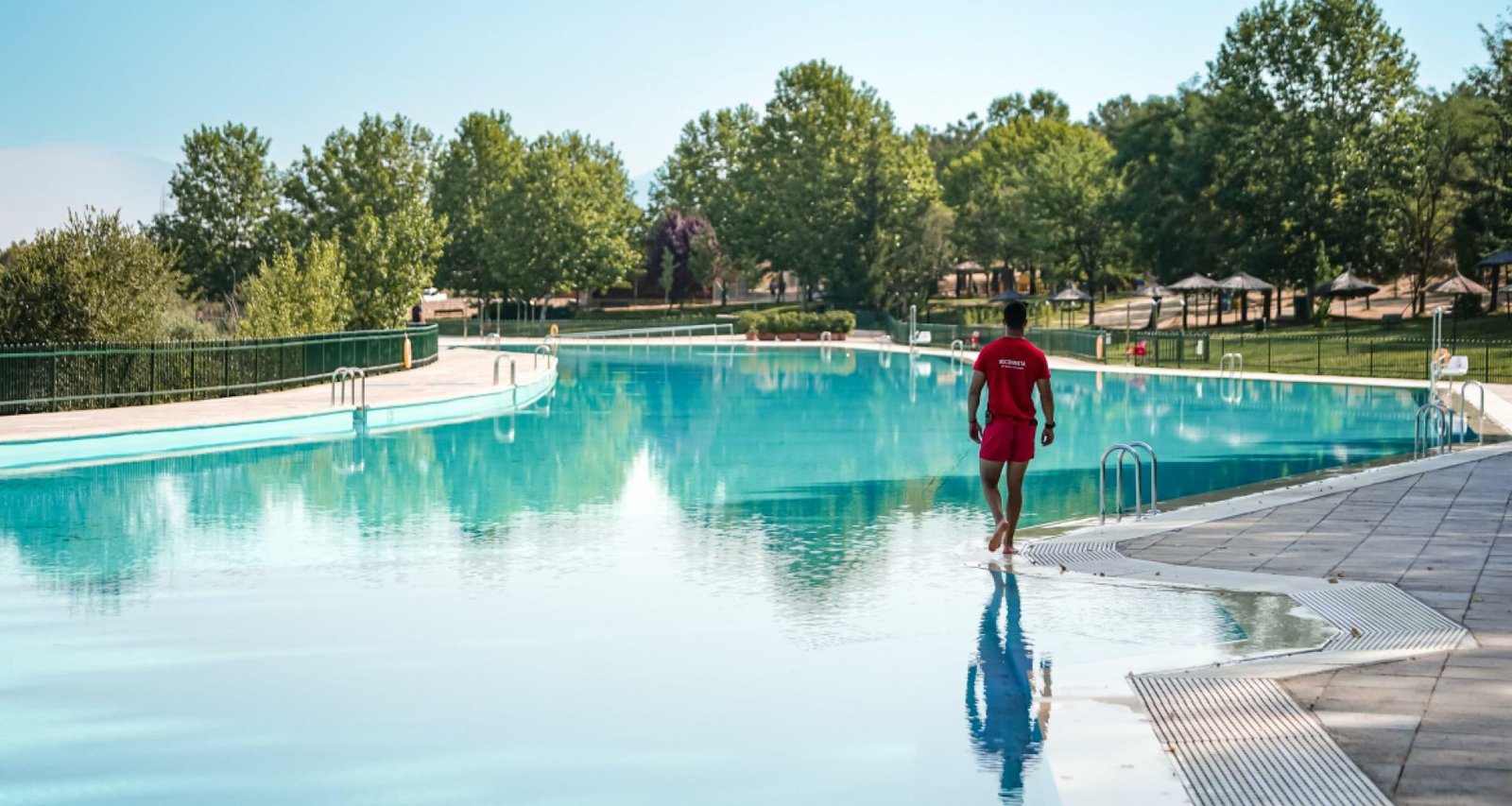 como se llama la piscina mas grande de madrid