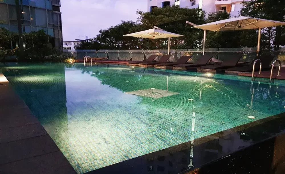 cuanto dura la tira de led en iluminacion de piscinas consejos de mantenimiento