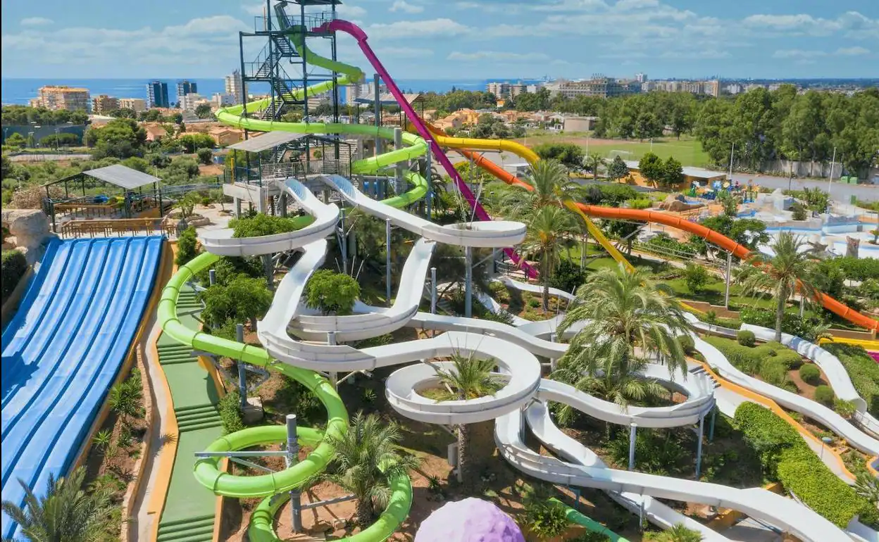 cuanto mide el tobogan verde de aquarama