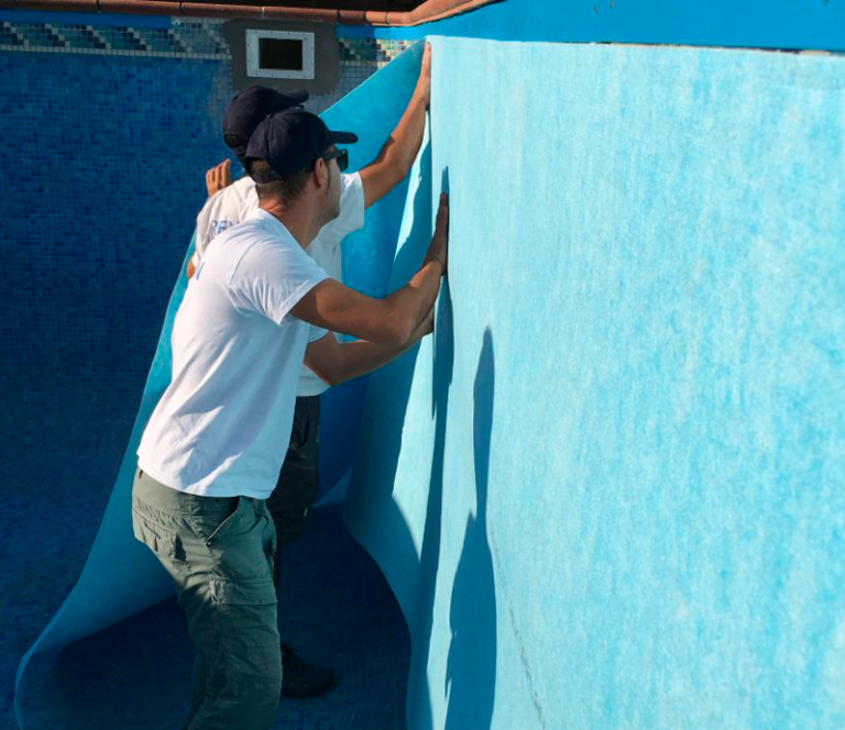 Qué le pongo en el suelo a una piscina desmontable