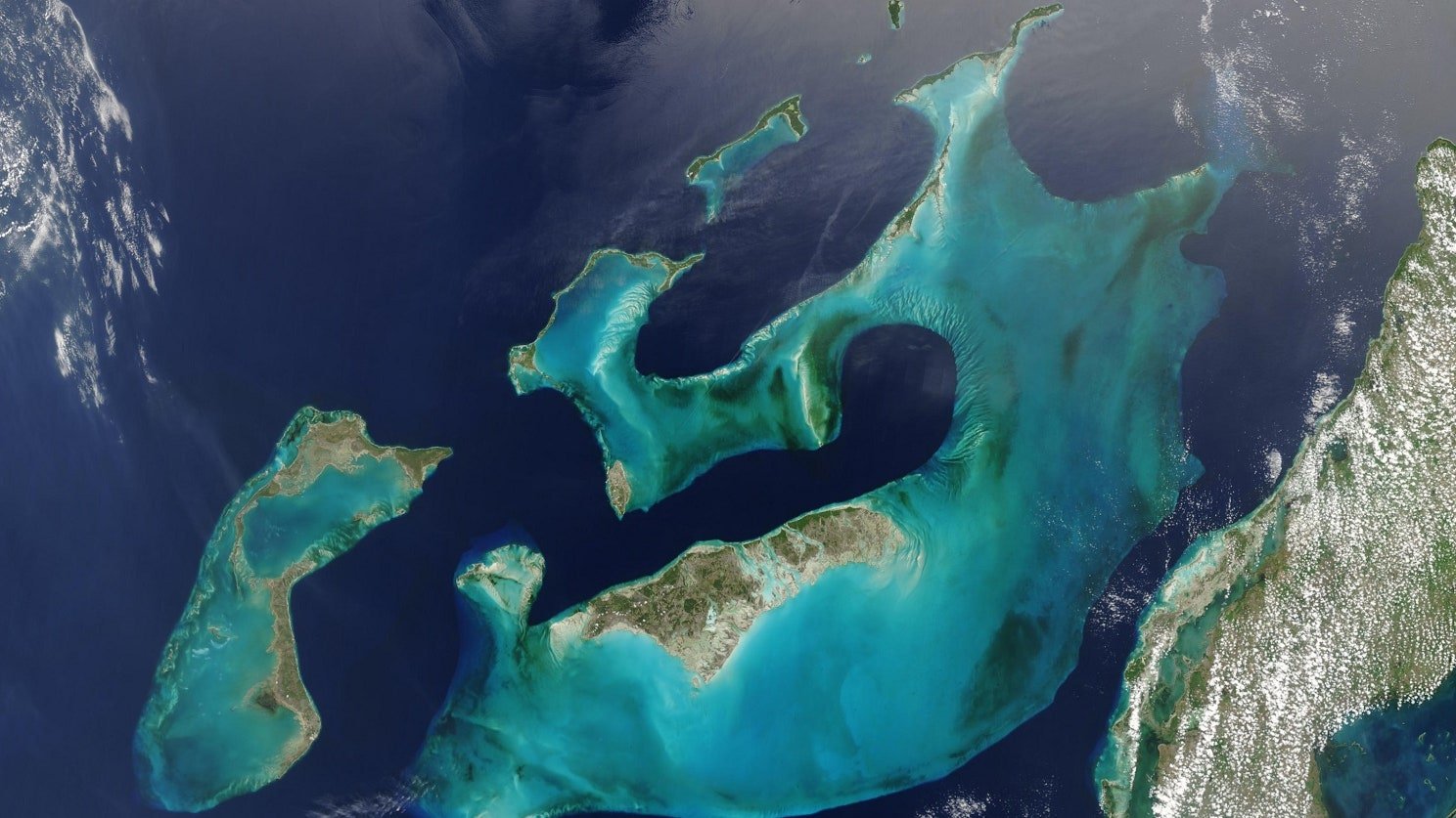 por que en algunas playas el agua es cristalina