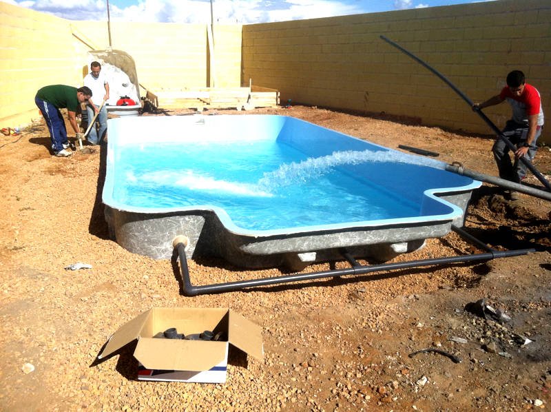 proceso piscinas de poliester llenado