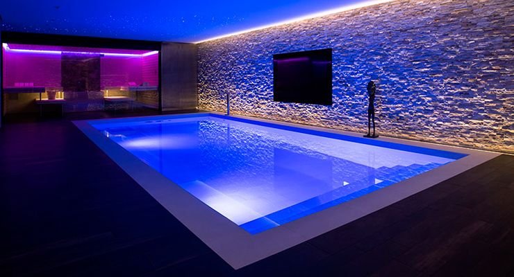 Qué es la luz RGB y su importancia en el mantenimiento de tu piscina