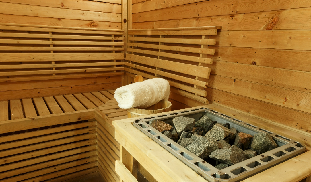 que lleva una sauna consejos para su mantenimiento y cuidado