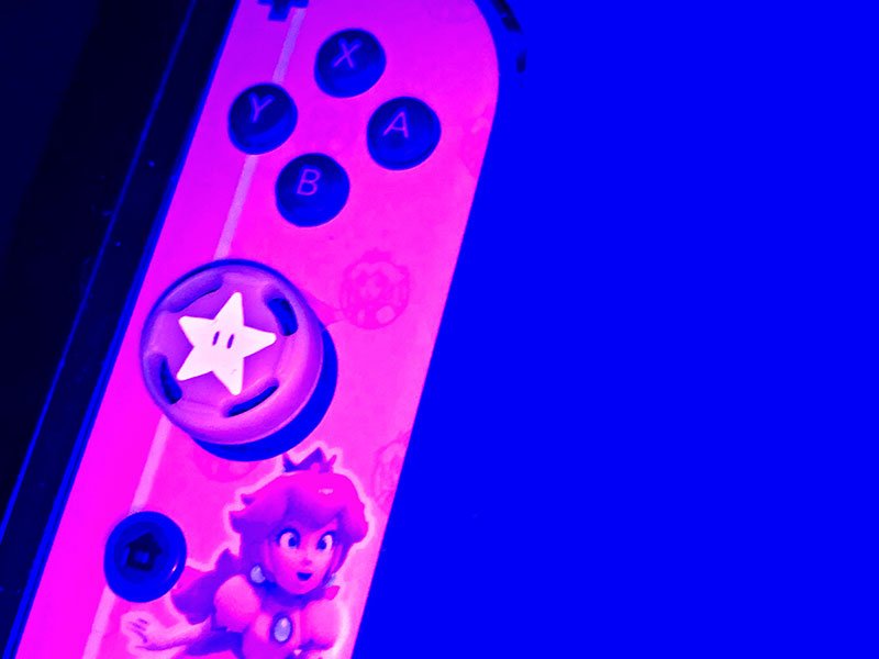 que pasa si le pongo luz ultravioleta a mi celular