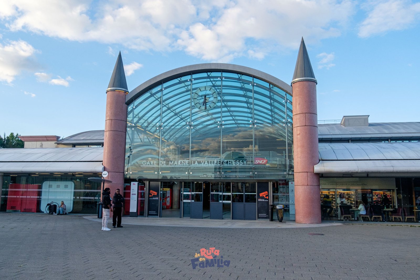 aeropuerto cerca de disneyland paris