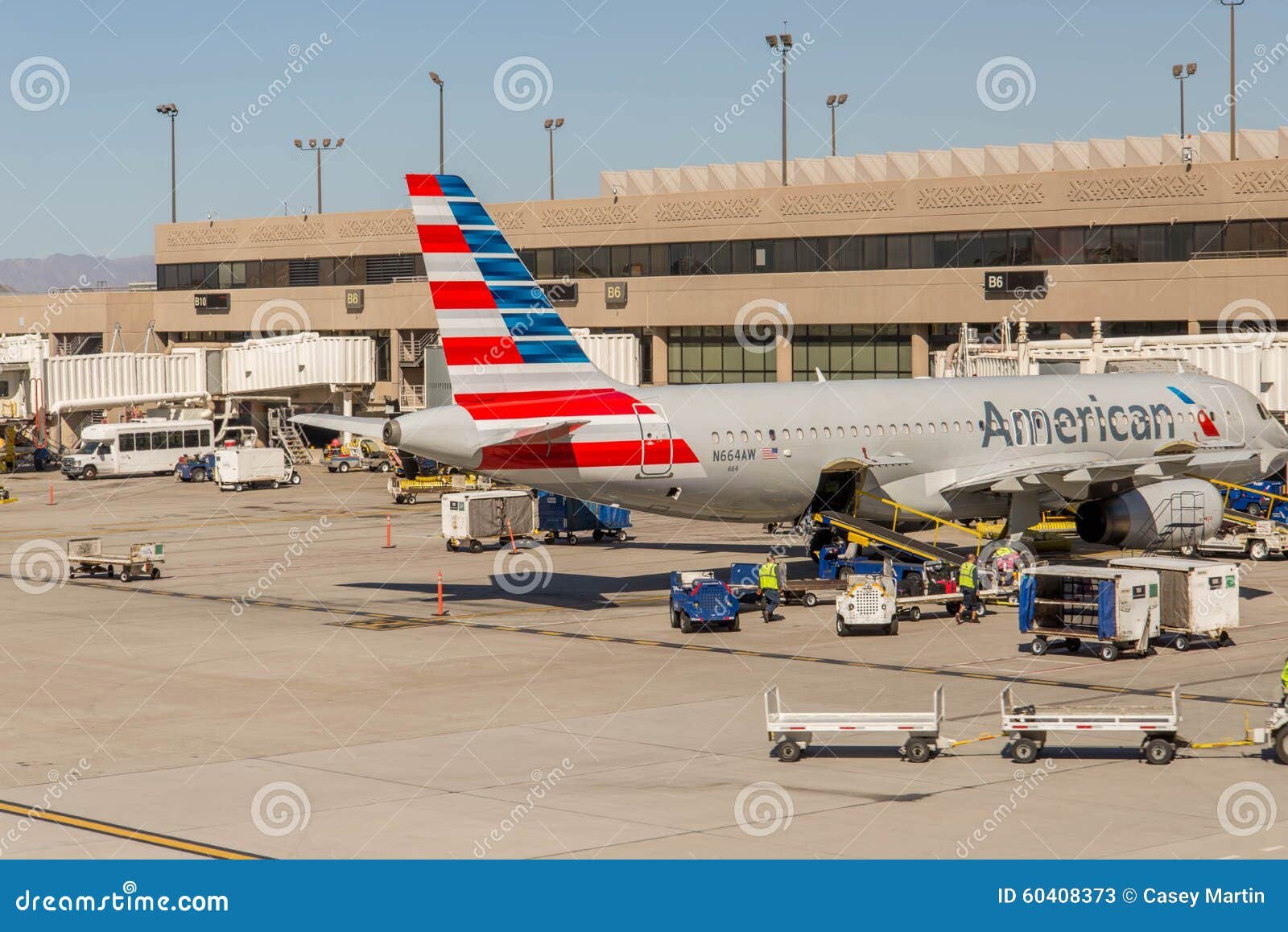 aeropuerto con aviones de american airlines