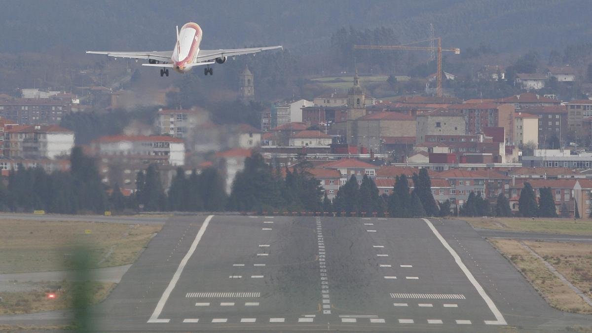 aeropuerto de bilbao con aviones despegando