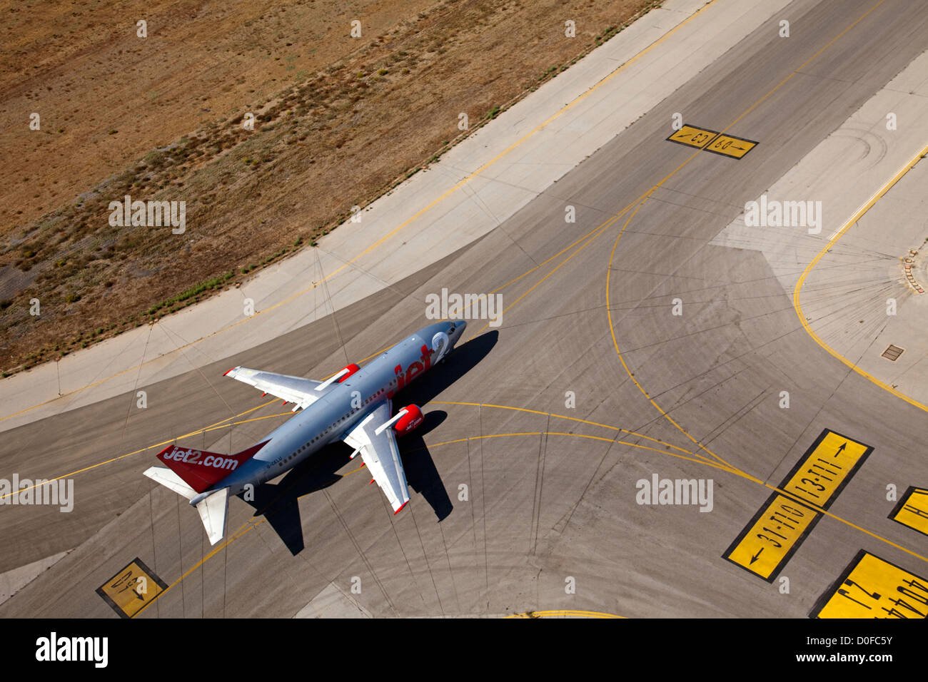 aeropuerto de malaga con aviones despegando 1