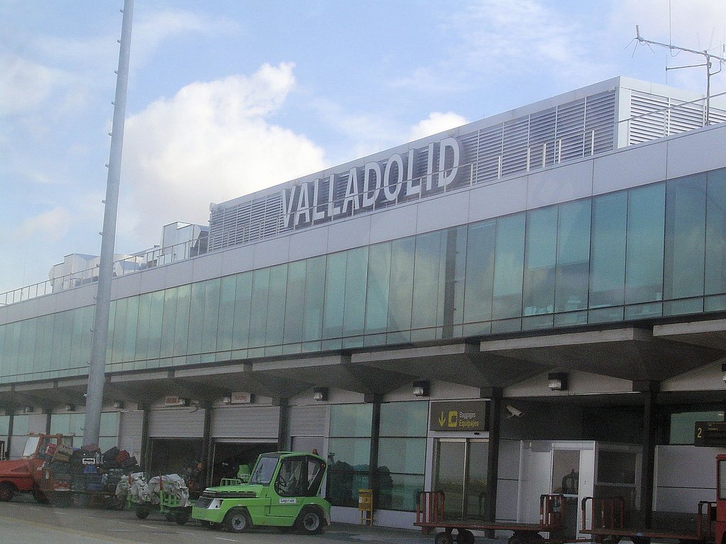 aeropuerto de villanubla en un dia soleado
