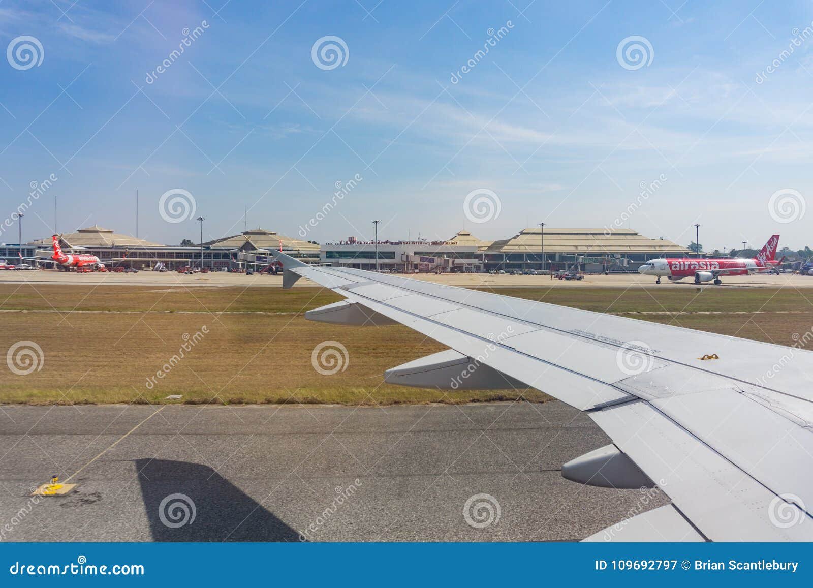 aeropuerto en chiang mai con aviones