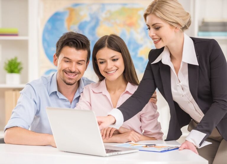 Qué servicios ofrece la agencia de viajes Azul Marino