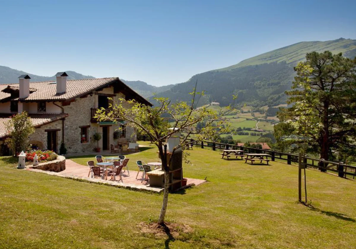 alojamiento rural en paisaje montanes