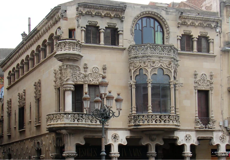 Dónde hacer una visita guiada por la ruta modernista en Reus