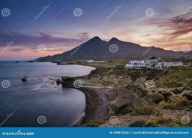 Dónde acampar en Cabo de Gata: Los Escullos te espera