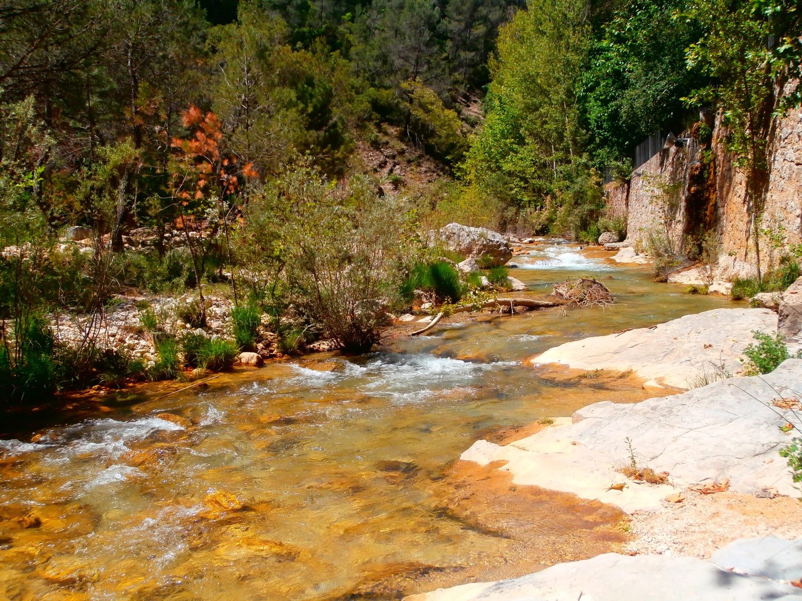 balneario en paisaje de castilla la mancha scaled