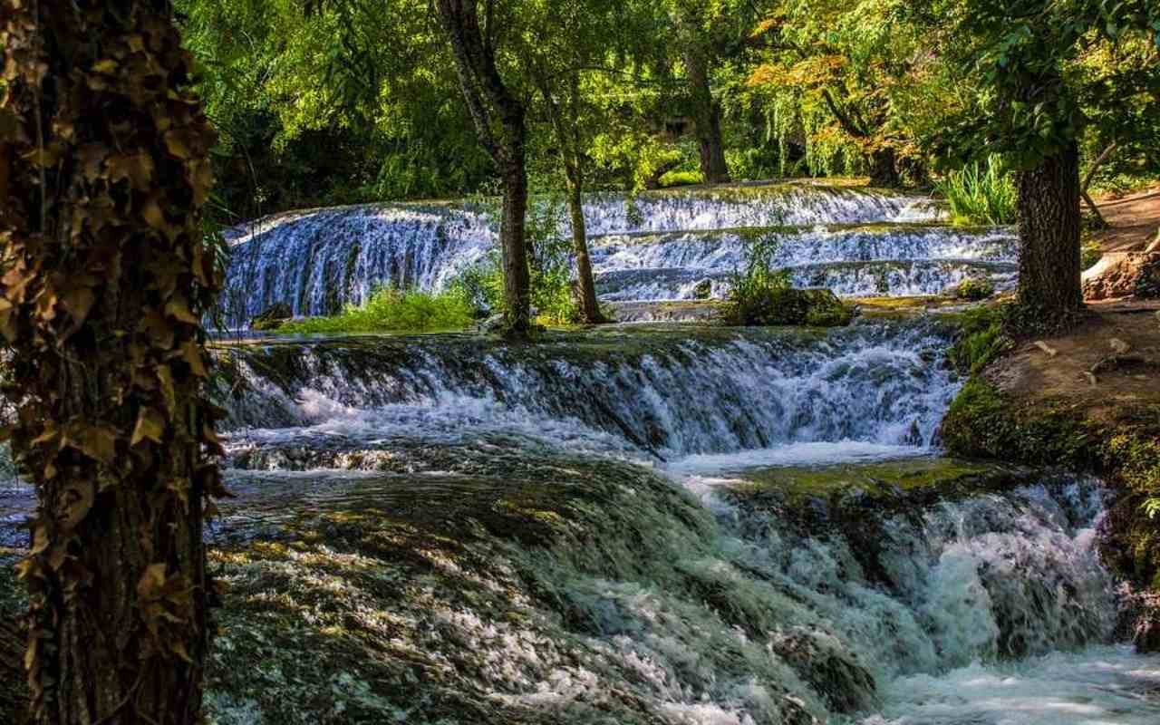 balneario natural en jaraba con paisajes