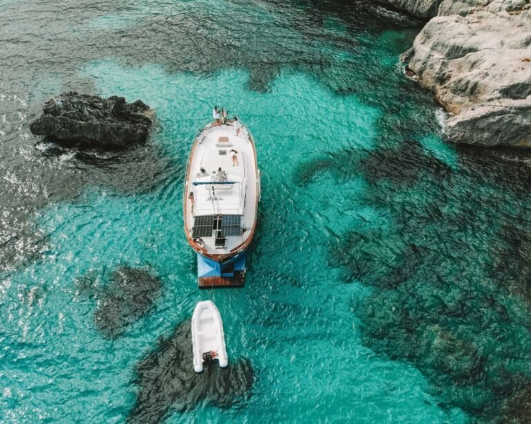 Dónde alquilar un barco sin licencia en Cala Galdana, Menorca