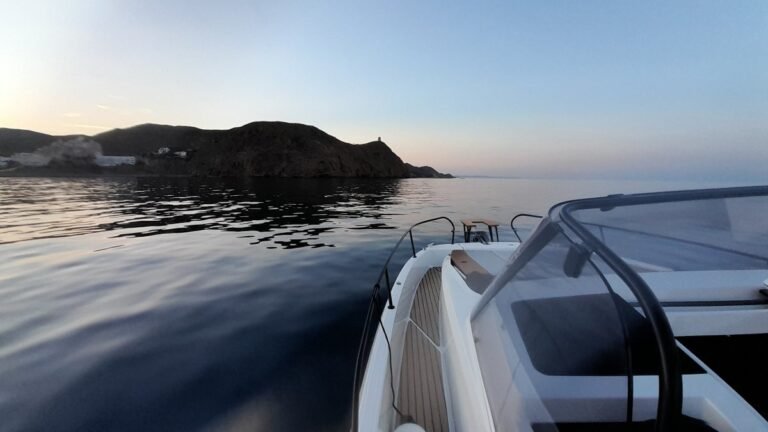 Dónde encontrar excursiones en barco a Cabo de Gata desde Roquetas