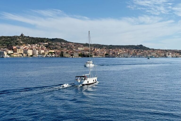 Dónde encontrar chollos para viajar a Cerdeña en barco