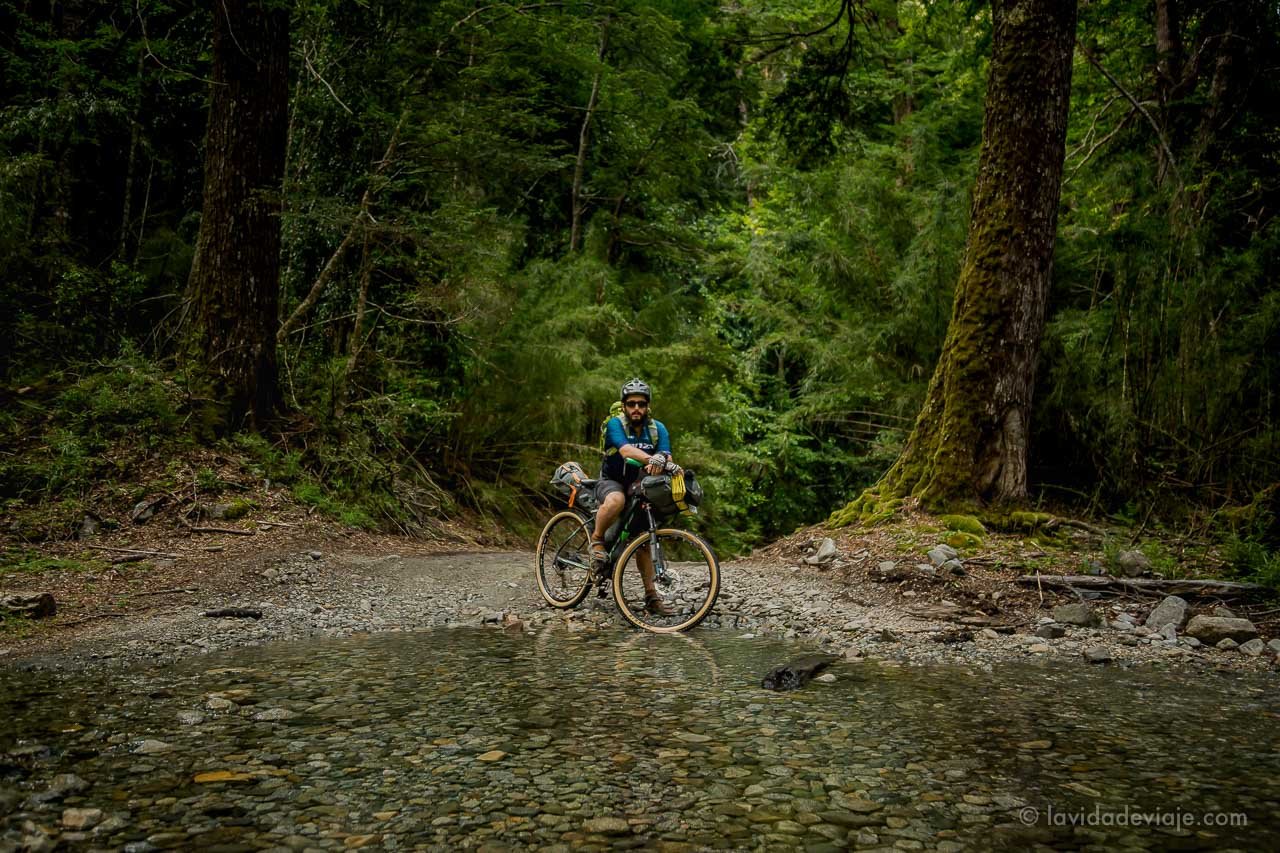 bicicletas en un sendero natural
