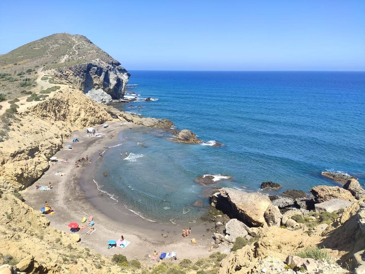 cala chica en cabo de gata al atardecer