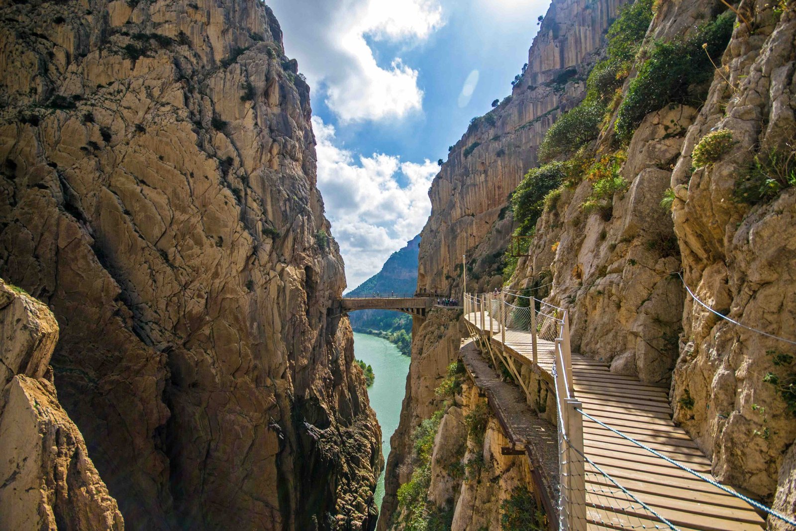 caminito del rey con paisajes impresionantes scaled
