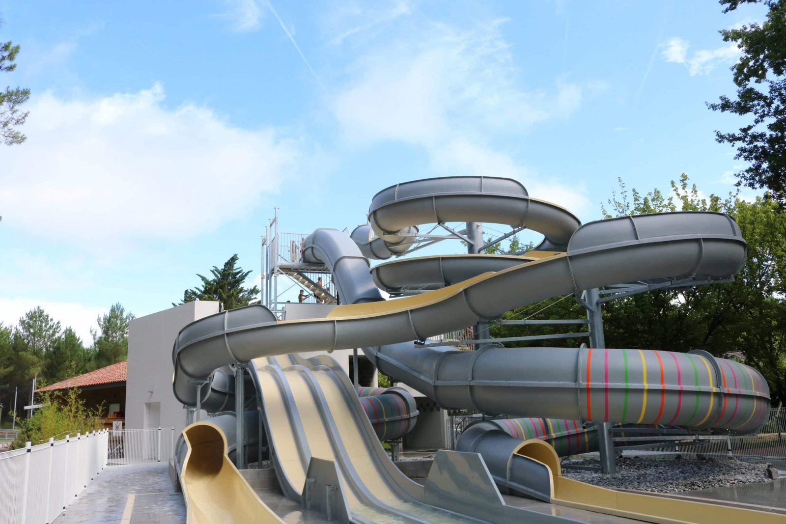 campings familiares con toboganes acuaticos