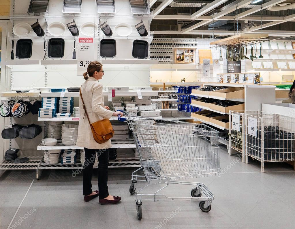 carrito de compras con muebles de ikea