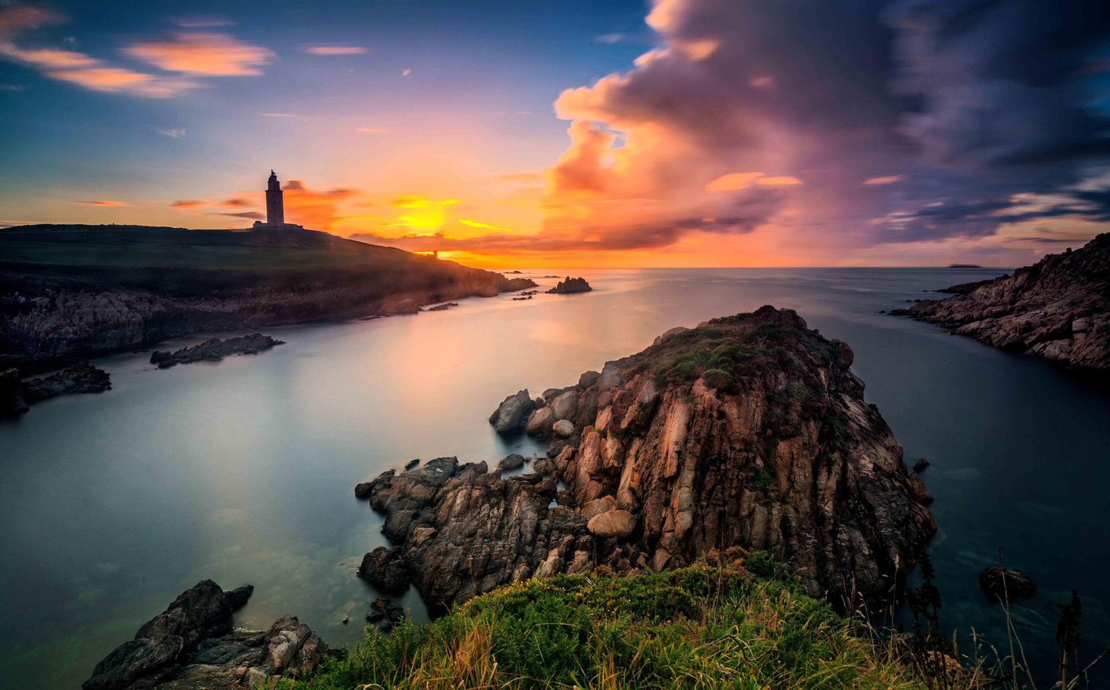 casa de santos en combarro al atardecer scaled