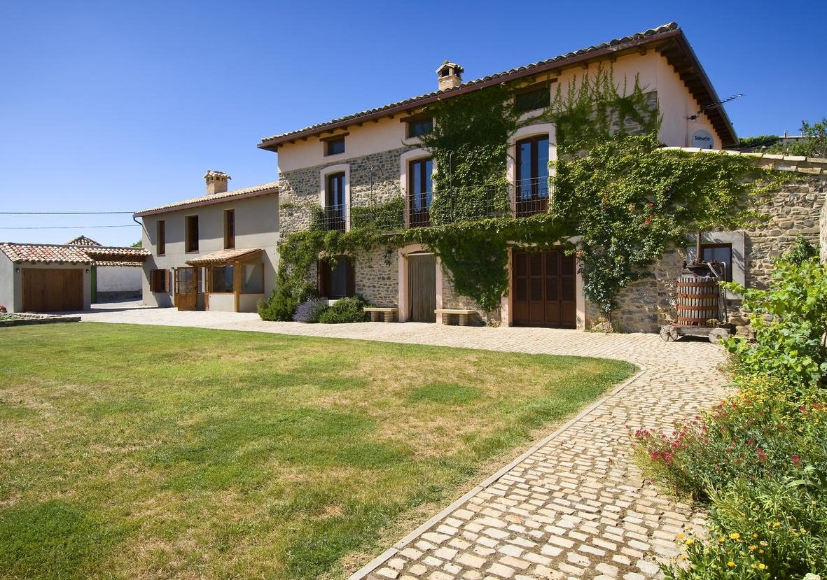 casa rural con perro en huesca