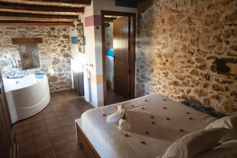Dónde encontrar casas rurales con jacuzzi en Paraíso del Júcar