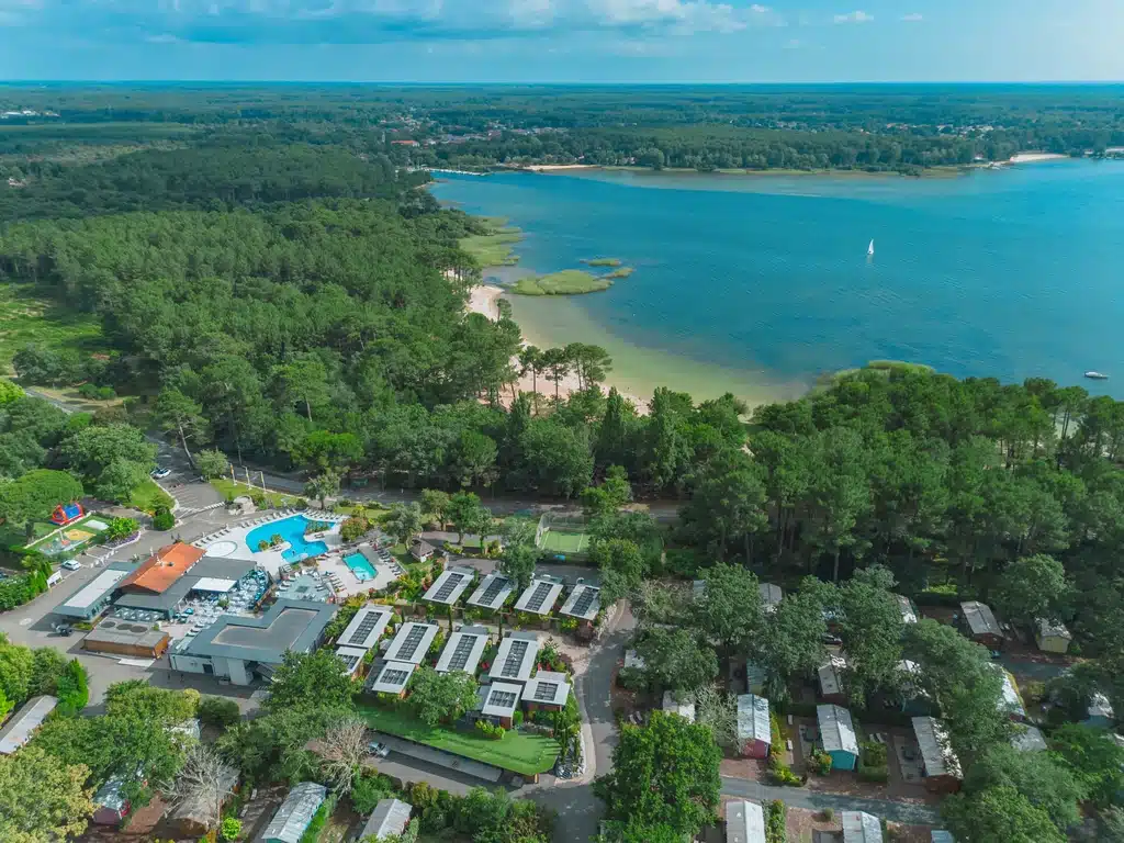 casas rurales en paisaje natural de las landas