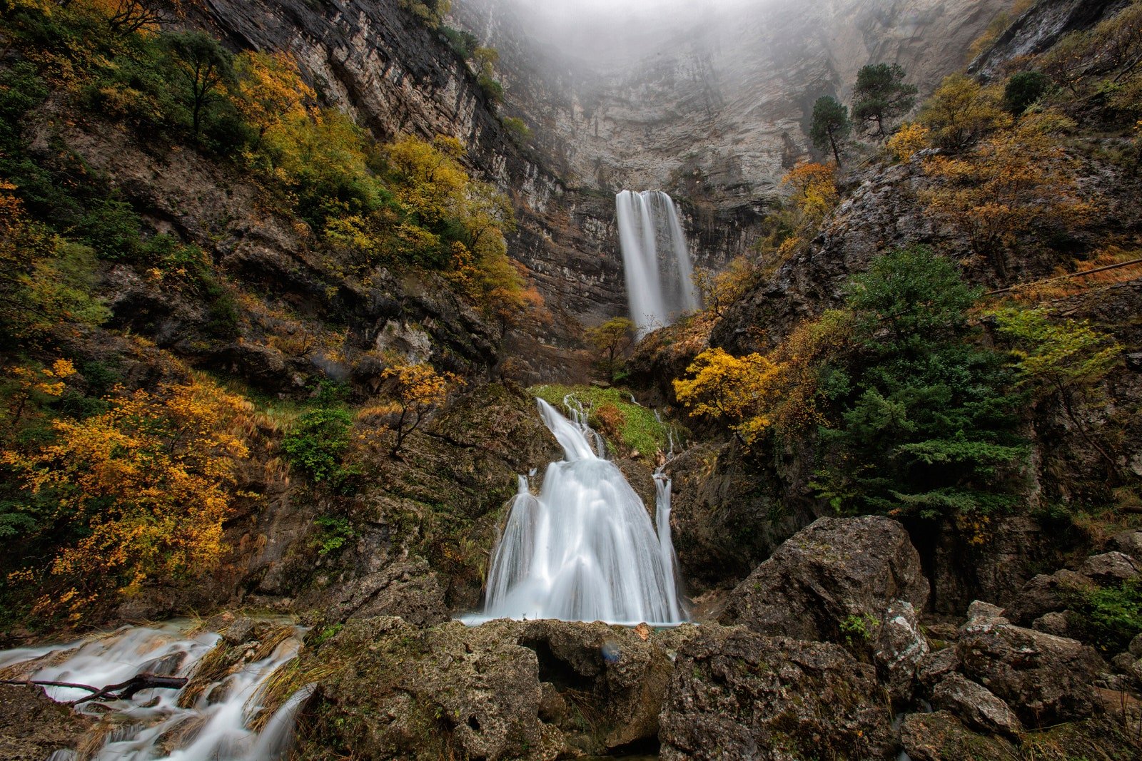 cascadas del rio mundo en paisajes naturales