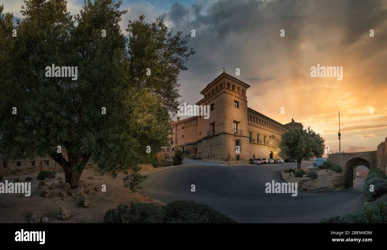 castillo calatravo de alcaniz al atardecer