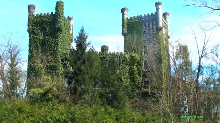 Dónde se encuentra el Castillo del Bosque en La Zoreda, Oviedo