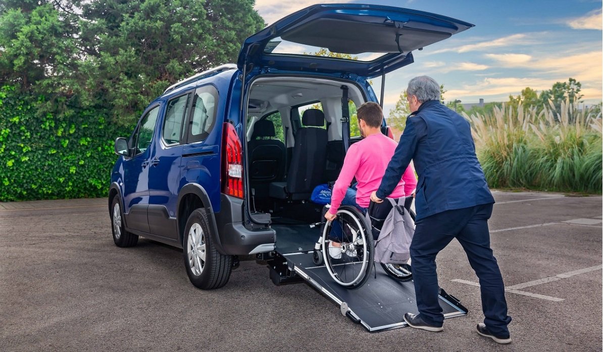 coche de alquiler en paisaje mallorquin 1