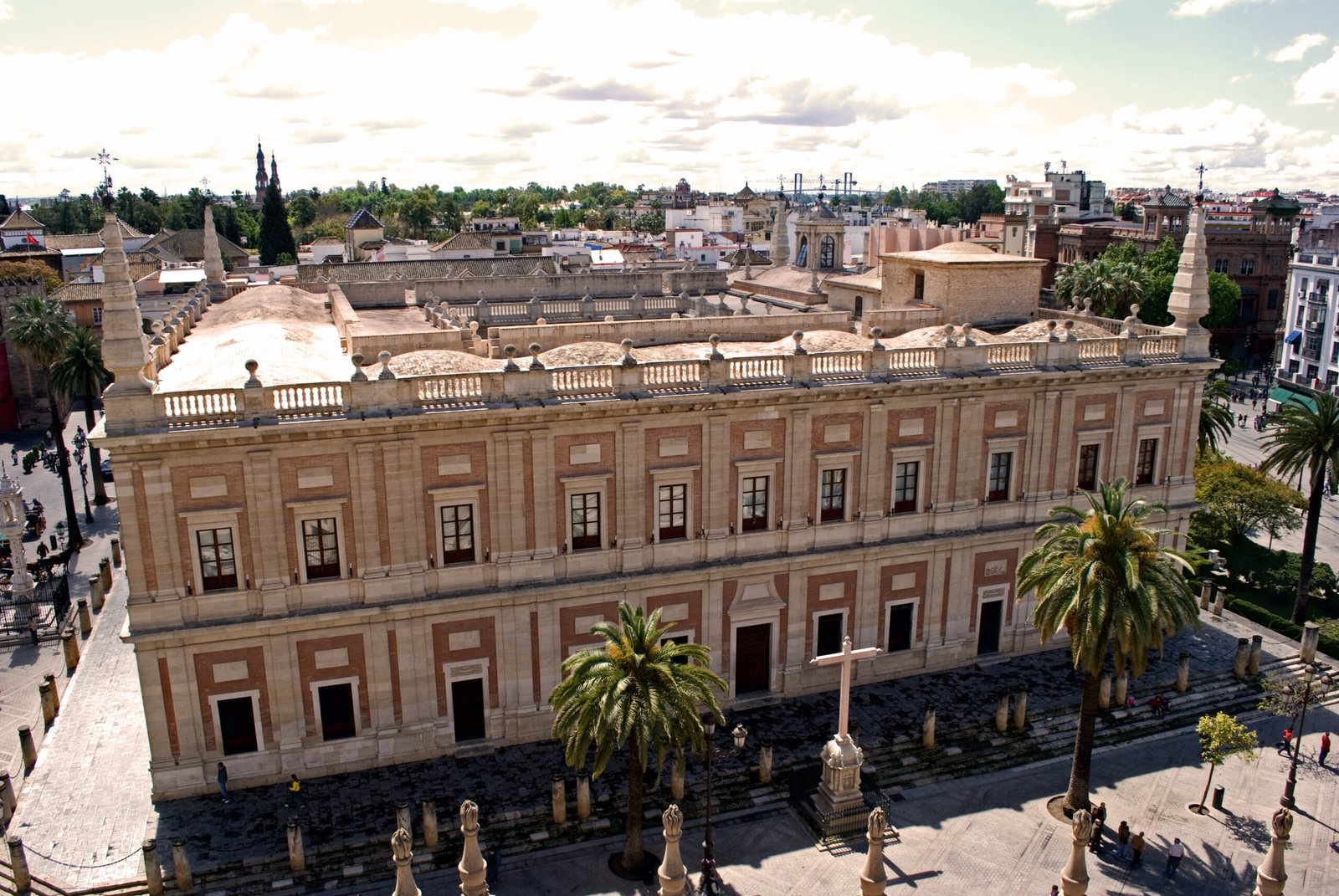 entrada al archivo de indias en sevilla scaled