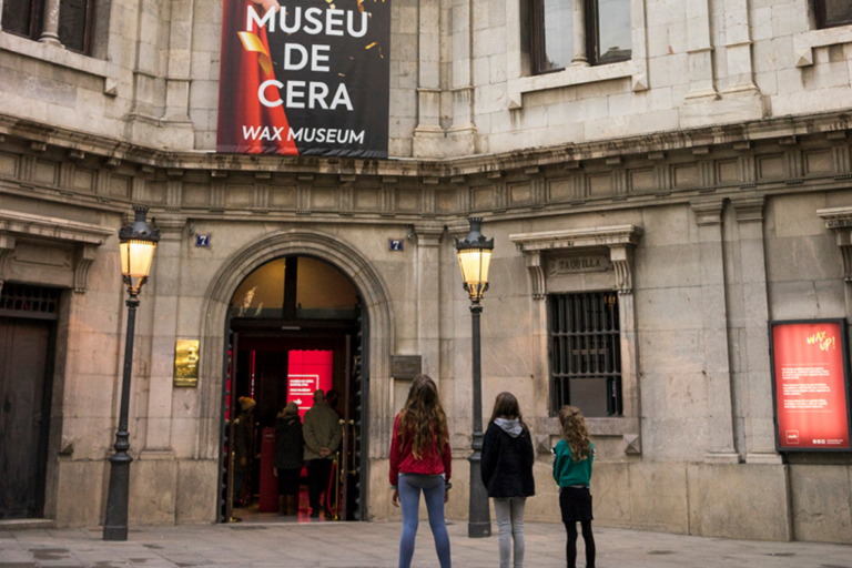 Dónde encontrar descuentos para el museo de cera en Barcelona