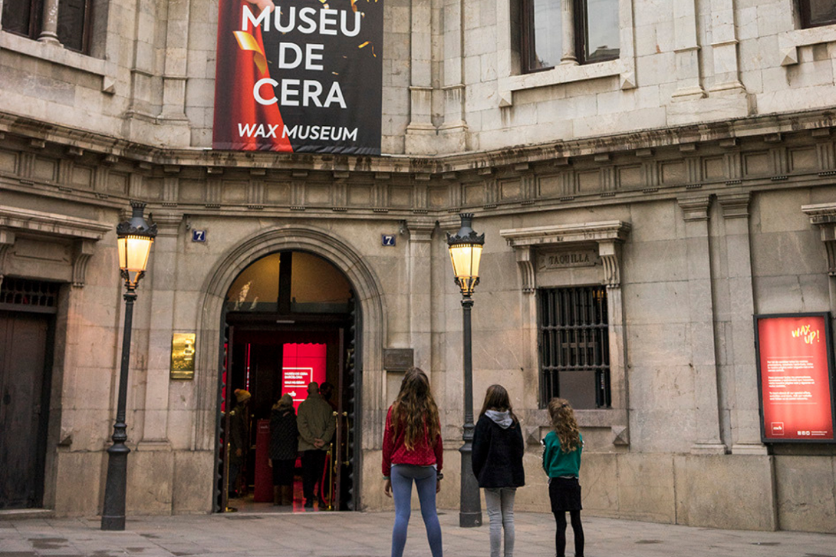 entrada del museo de cera en barcelona