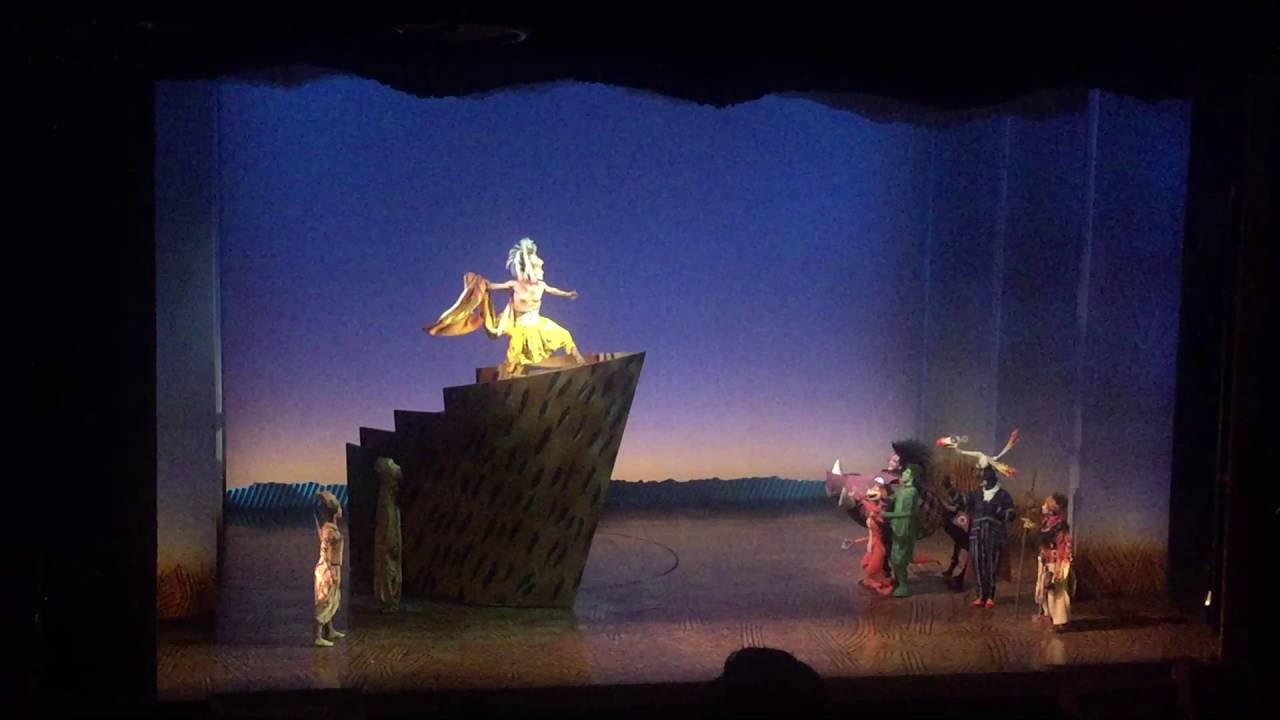 escena del musical el rey leon en madrid