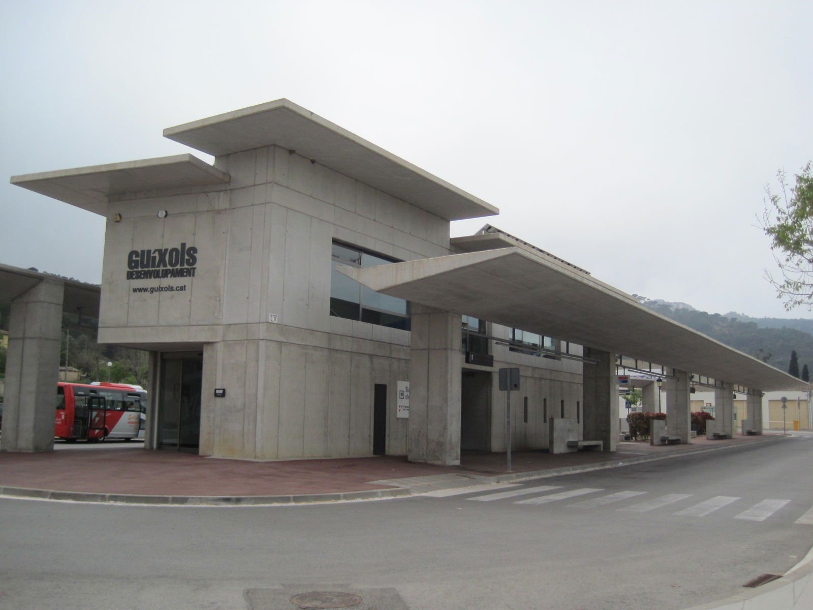 estacion de autobus en sant feliu de