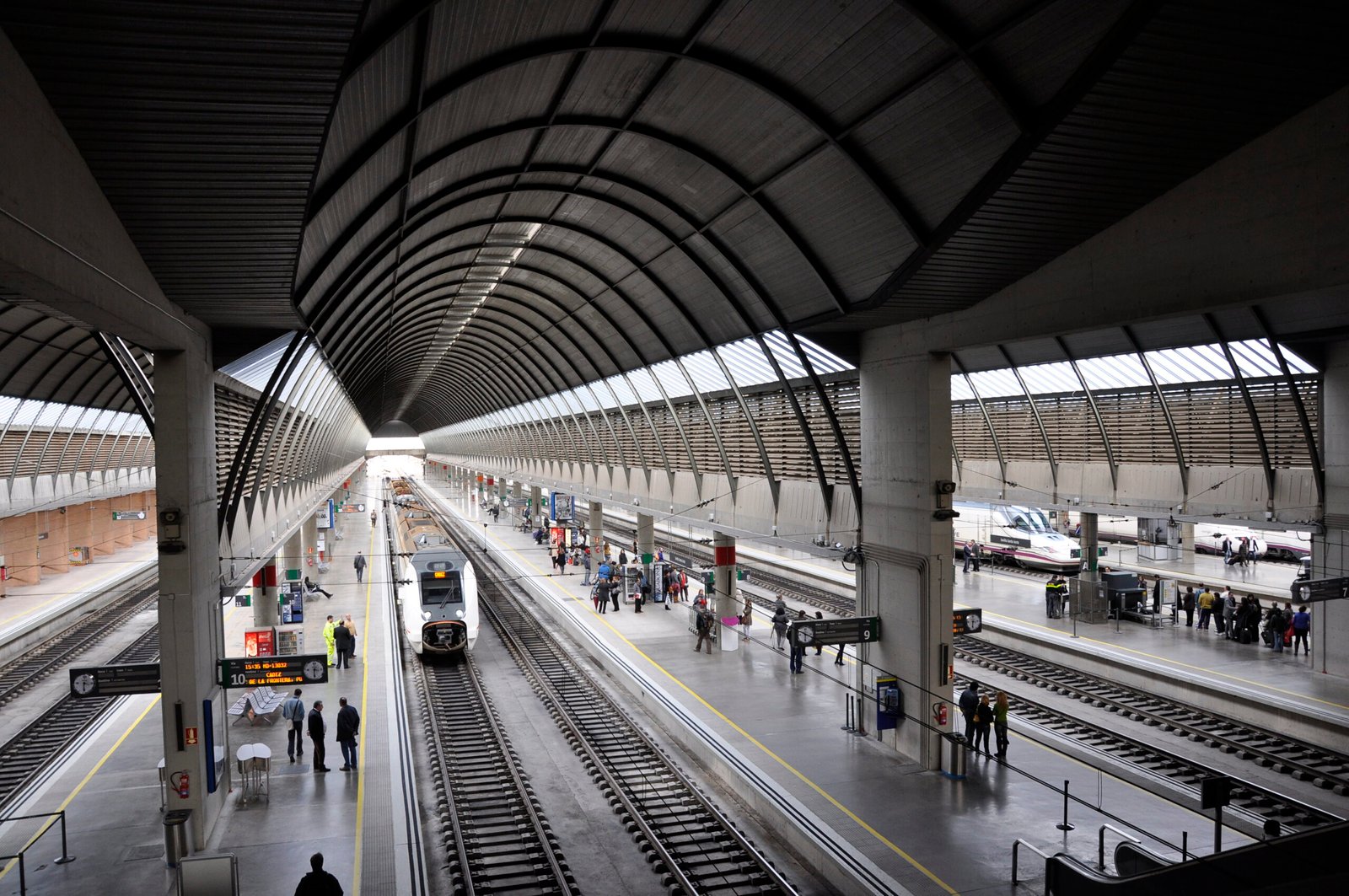 estacion de tren en sevilla scaled