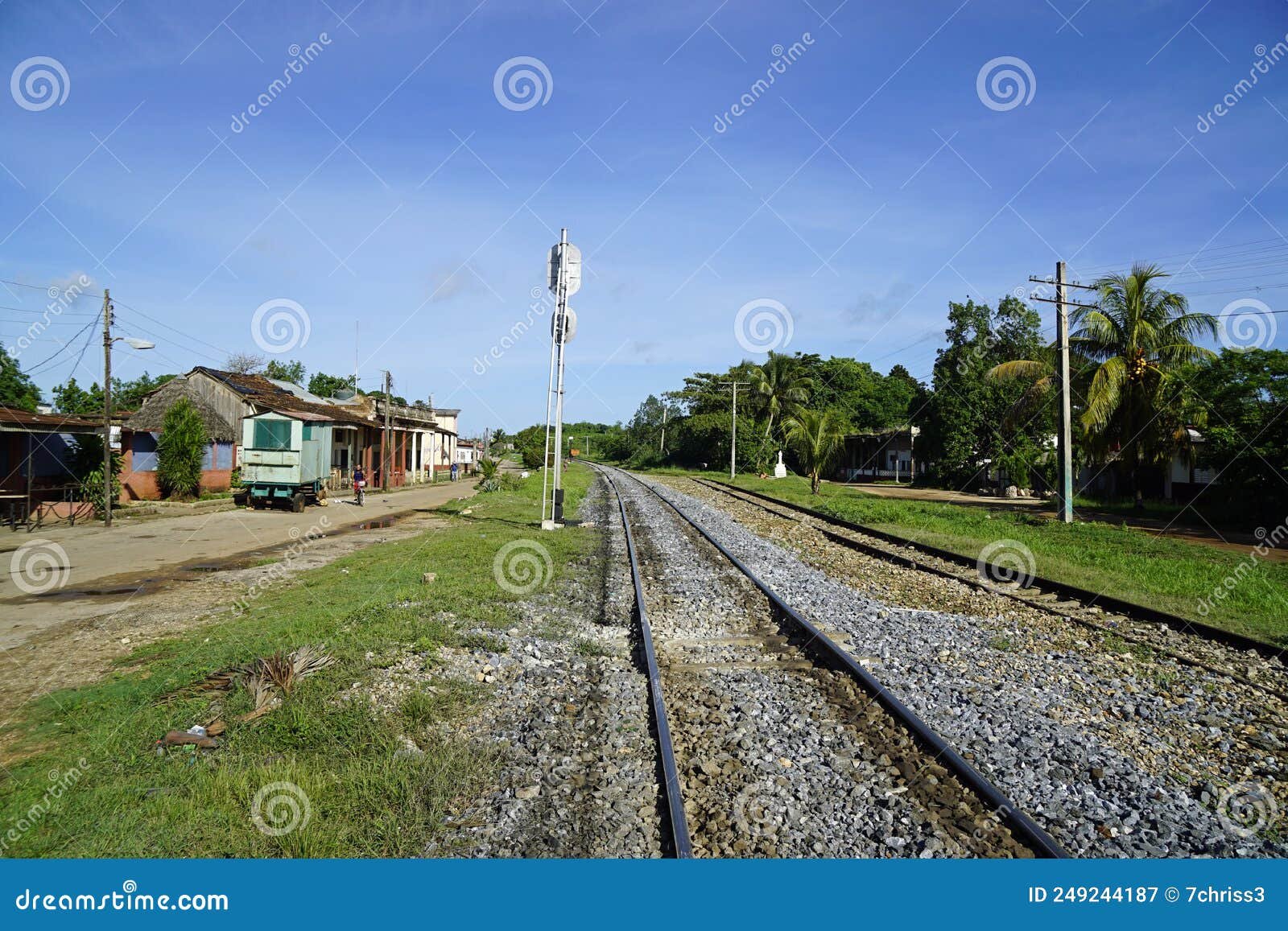 estacion de tren en un paisaje rural