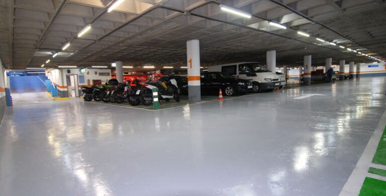 Dónde encontrar parking cerca del Museo del Prado en Madrid