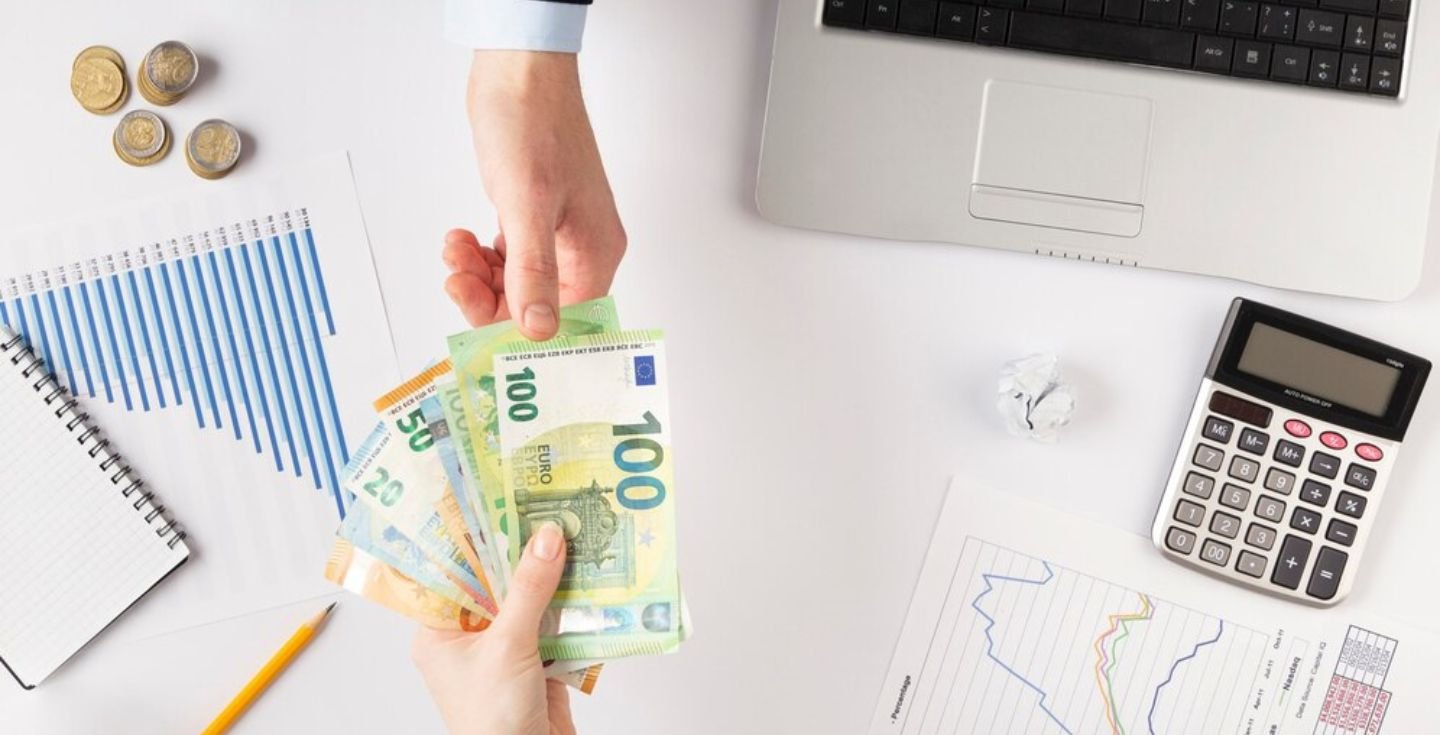 euro y peso colombiano en una calculadora