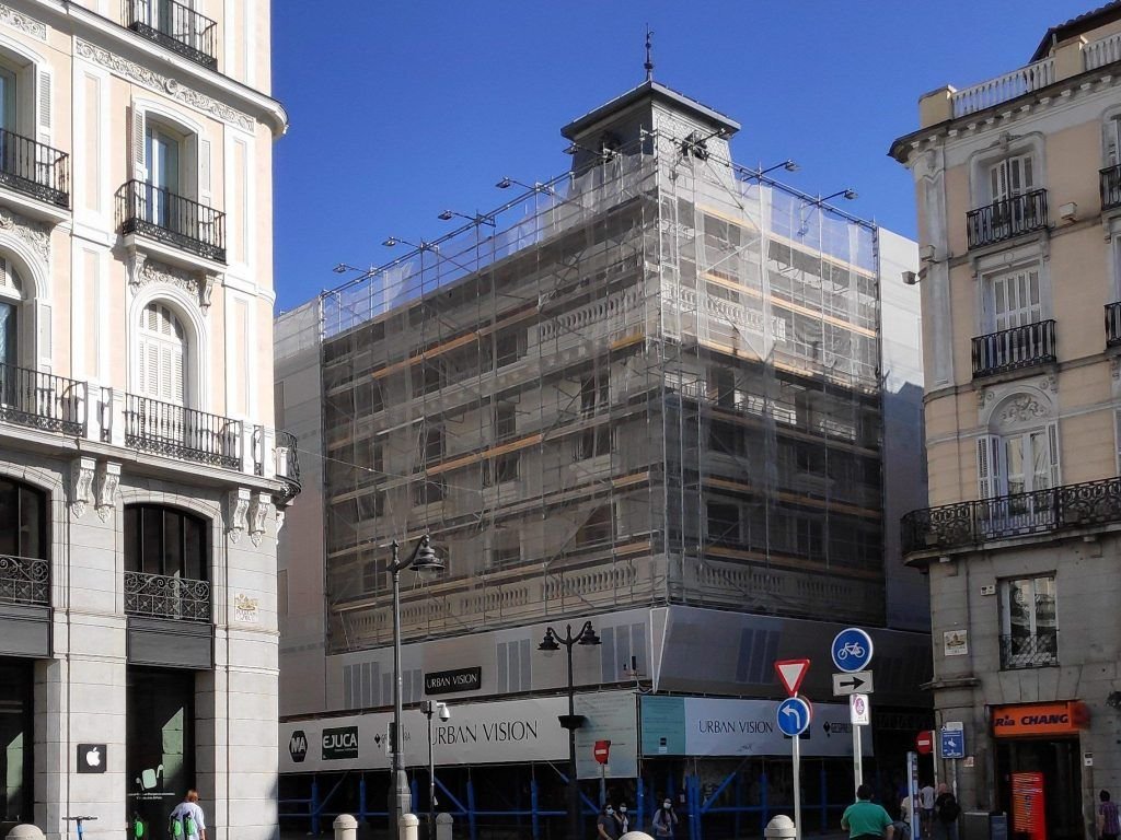 fachada del museo leyendas del futbol madrid