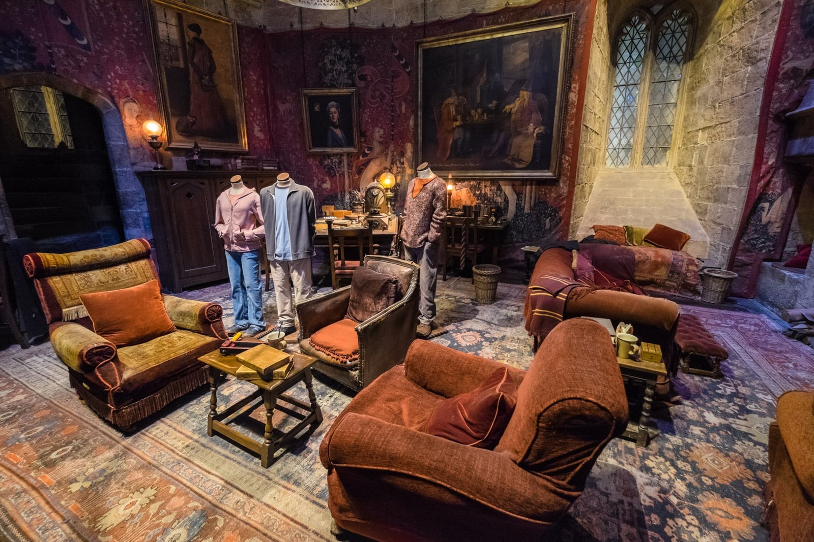 familia disfrutando en el parque harry potter