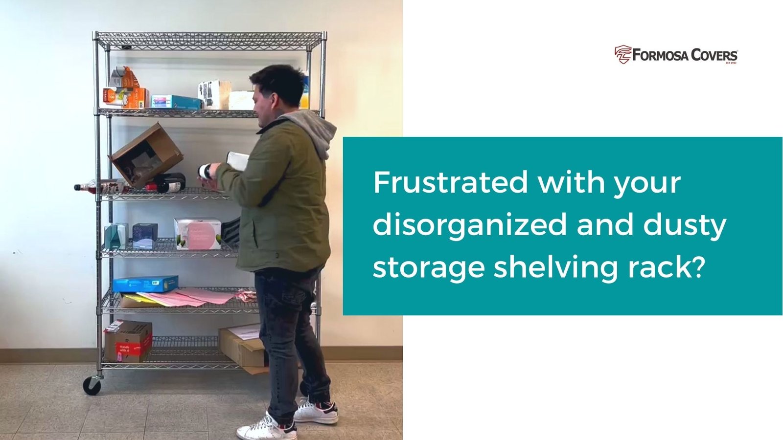 fundas para portatil en estanteria de tienda